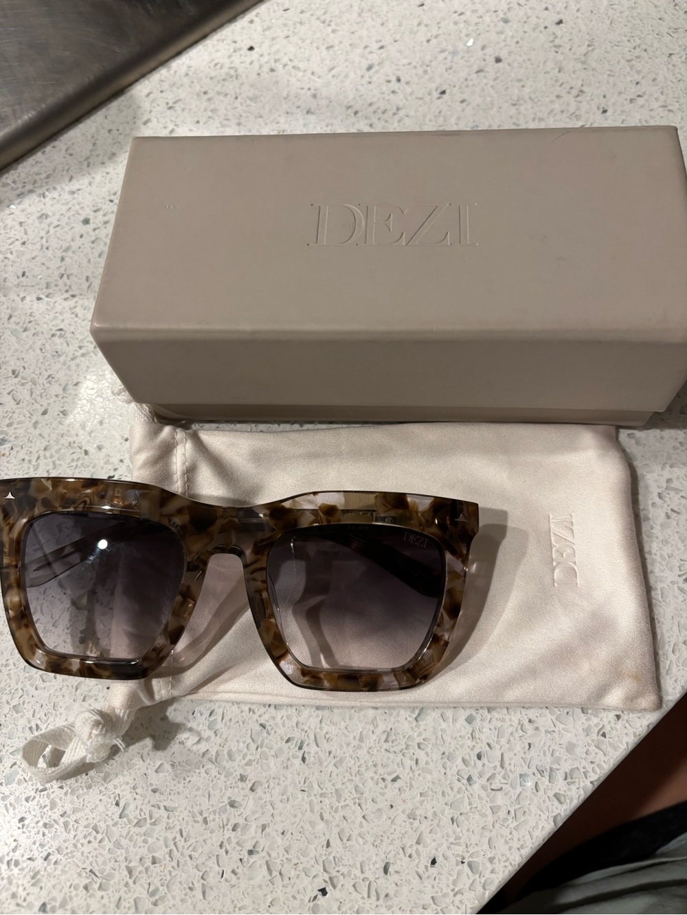 DEZI FALLBACK Tortoiseshell Sunglasses - Brown/Beige Sunglasses
